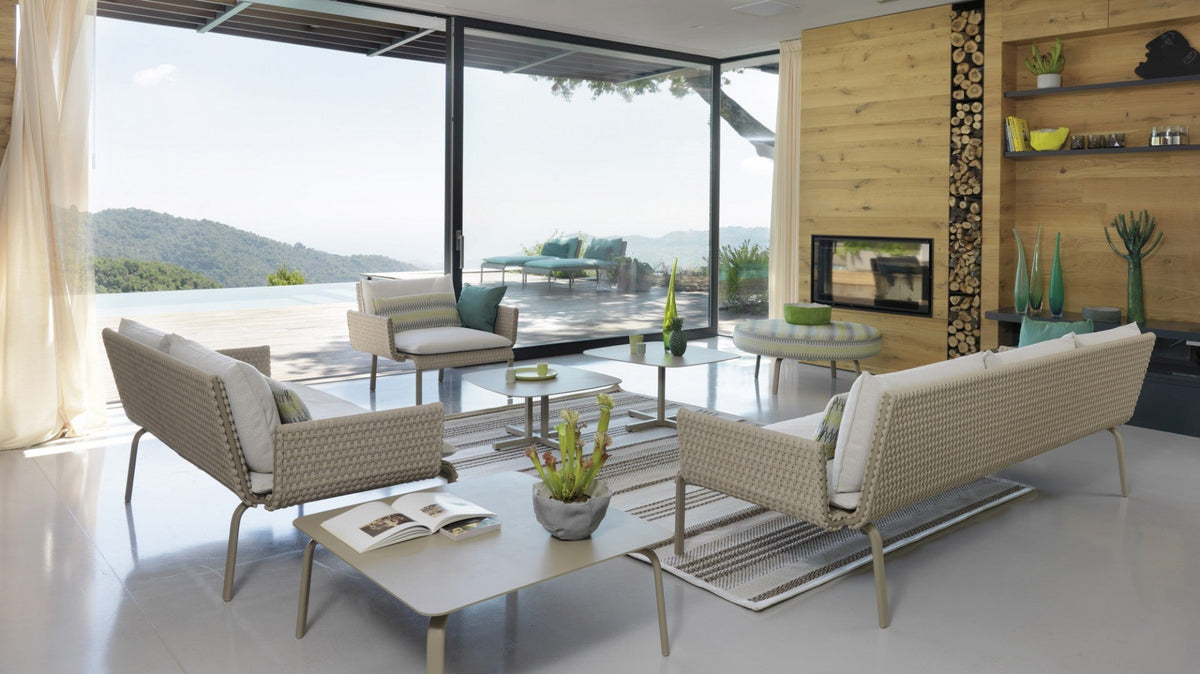 Roberti Key West lounge armchair in a modern indoor-outdoor setting