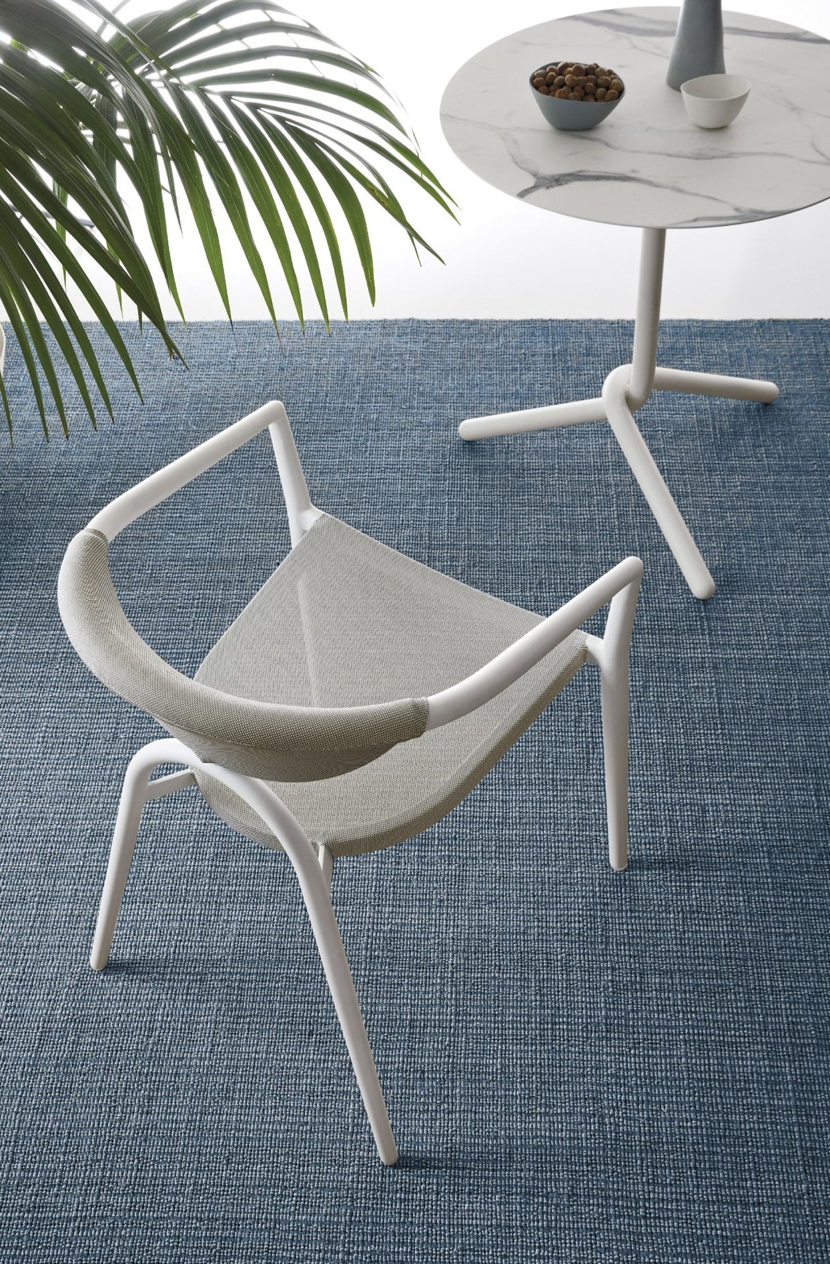 Roberti Maratea 9911 armchair with 9915 table in White and Marble White