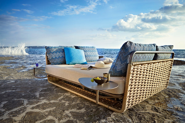 Roberti Portofino daybed in an outdoor poolside setting