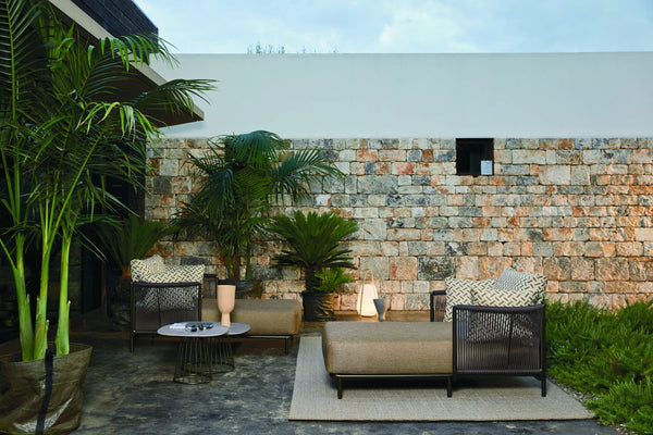 Roberti Queen chaise longue lifestyle setting