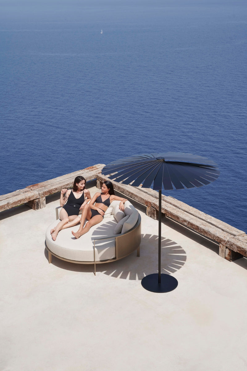 Solanas Round Chill Bed