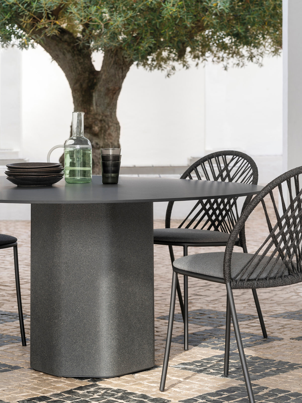 Talo Outdoor Round Dining Table