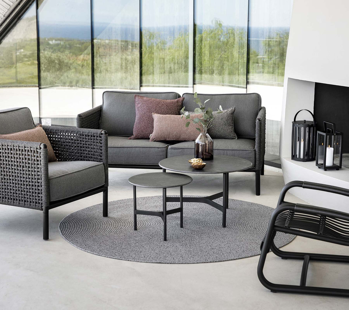 Circle rug outdoor dining lifestyle image by Cane-line
