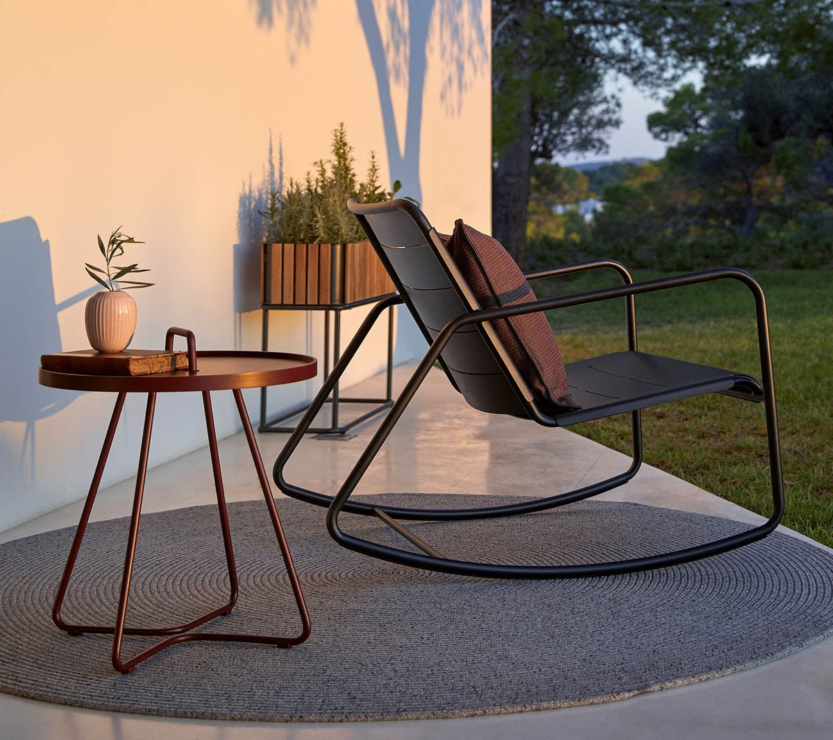 Circle rug dining lifestyle image by Cane-line