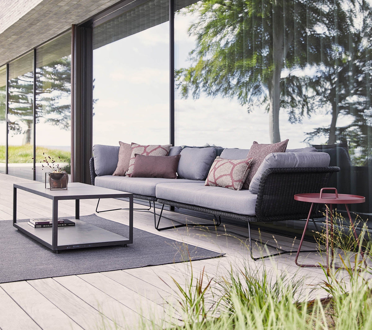 Circle rug 240 × 170 cm outdoor lifestyle image by Cane-line