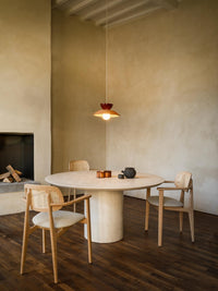 Ari mineral plaster round dining table lifestyle by Vincent Sheppard